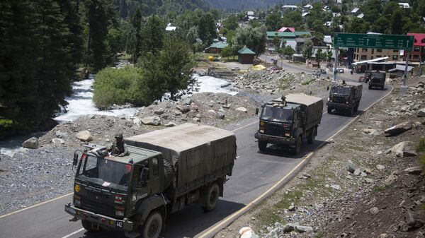 Колонна индийской армии движется по шоссе в Ладакхе - اسپوتنیک افغانستان  