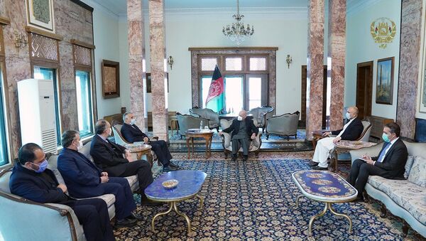  غنی در دیدار با نماینده ویژه ایران: خطرات تروریسم در منطقه باید واضح تعریف شود - اسپوتنیک افغانستان  