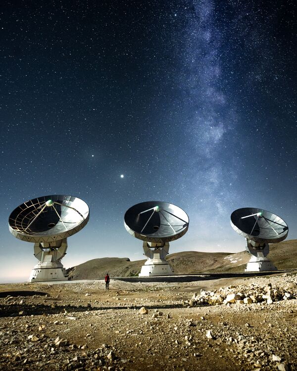 بهترین عکس سال در مسابقه عکاسی آگورا / رصدخانه رادیویی NOEMA  فرانسه - اسپوتنیک افغانستان  