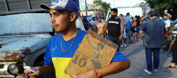 صدها تن برای وداع با مارادونا در کاخ ریاستجمهوری ارجنتین جمع شدند + ویدیو صدها تن برای وداع با مارادونا در کاخ ریاستجمهوری ارجنتین جمع شدند + ویدیو - اسپوتنیک افغانستان