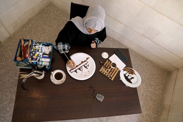 نقاشی یمنی در خانه اش در صنعا - اسپوتنیک افغانستان  