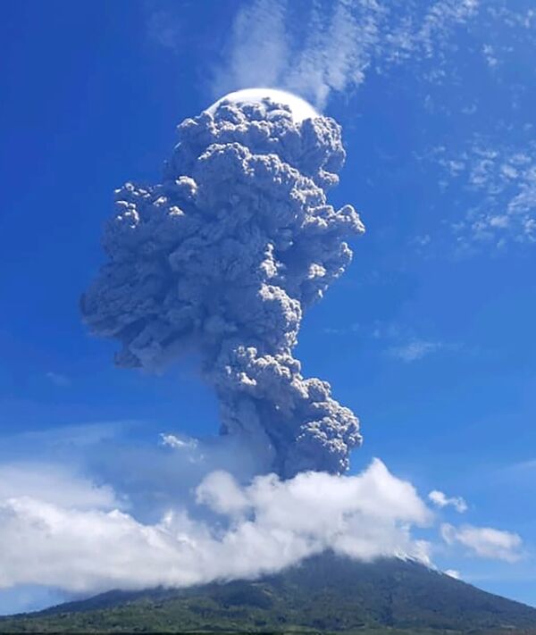  فوران آتشفشان در اندونزی - اسپوتنیک افغانستان  