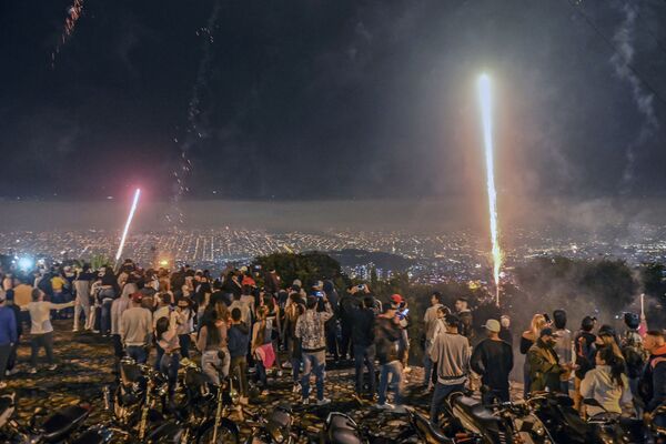 آتش بازی هنگام جشنواره آلبورادا در مدلین.
 - اسپوتنیک افغانستان  