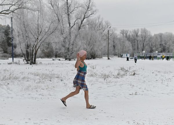 مراسم شنا در یخ در اومسک روسیه - اسپوتنیک افغانستان  