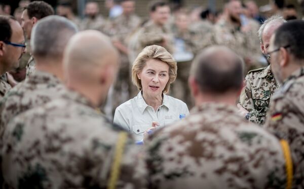  اورزولا فن در لاین، وزیر دفاع آلمان به‌عنوان یکی از قدرتمندترین زنان جهان از نگاه مجله فوربز انتخاب شده است. - اسپوتنیک افغانستان  