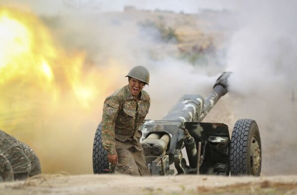 حمله سرباز ارمنی به طرف سربازان آذربایجان  - اسپوتنیک افغانستان  