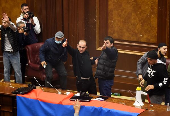 10 نوامبر، اعتراضات گسترده در داخل پارلمان ارمنستان در ایروان - اسپوتنیک افغانستان  