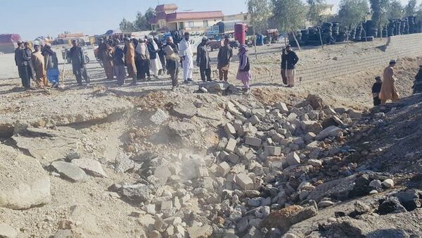 طالبان بخشی از سرک ولسوالی دلارام نیمروز را تخریب کرده اند - اسپوتنیک افغانستان  