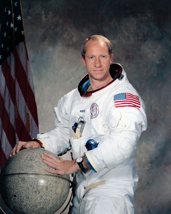 آلفرد وردن فضانورد امریکایی. - اسپوتنیک افغانستان  