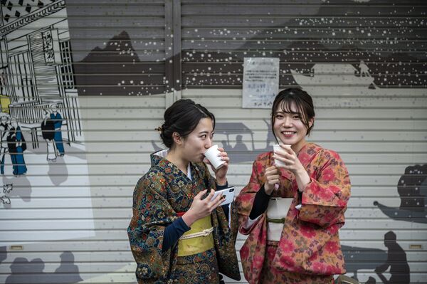 جالب ترین عکس هفته/دختران کیمونوپوش جاپانی 
 - اسپوتنیک افغانستان  