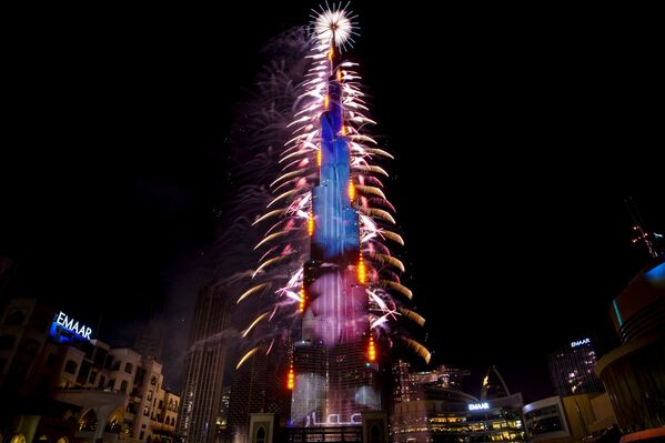 جالب ترین عکس هفته/ آتش بازی سال نو در امارات متحده عرب
 - اسپوتنیک افغانستان  