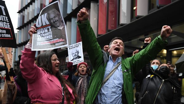 تظاهرات هواداران آسانژ در لندن  - اسپوتنیک افغانستان  