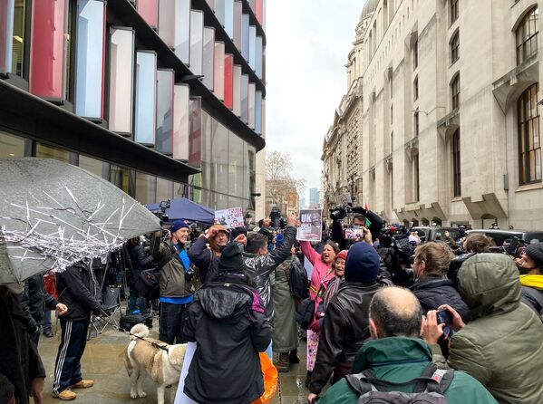تظاهرات هواداران آسانژ در لندن  - اسپوتنیک افغانستان  
