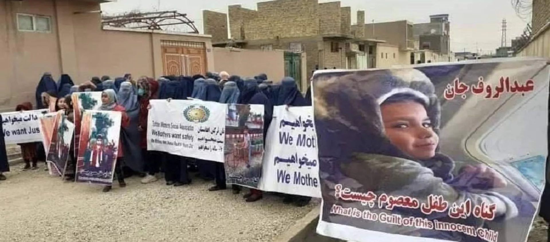 بی‌سرنوشتی کودک ربوده شده بلخی؛ زنان در برابر دفتر یوناما دست به اعتراض زدند - اسپوتنیک افغانستان  , 1920, 16.01.2021