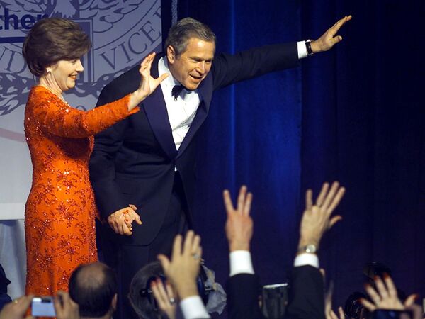 مراسم تحلیف روسای جمهور آمریکا/جورج بوش پسر و همسرش لورا بوش - اسپوتنیک افغانستان  