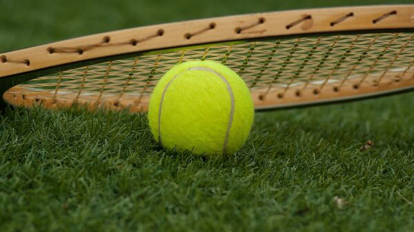 Une raquette de tennis  - اسپوتنیک افغانستان  