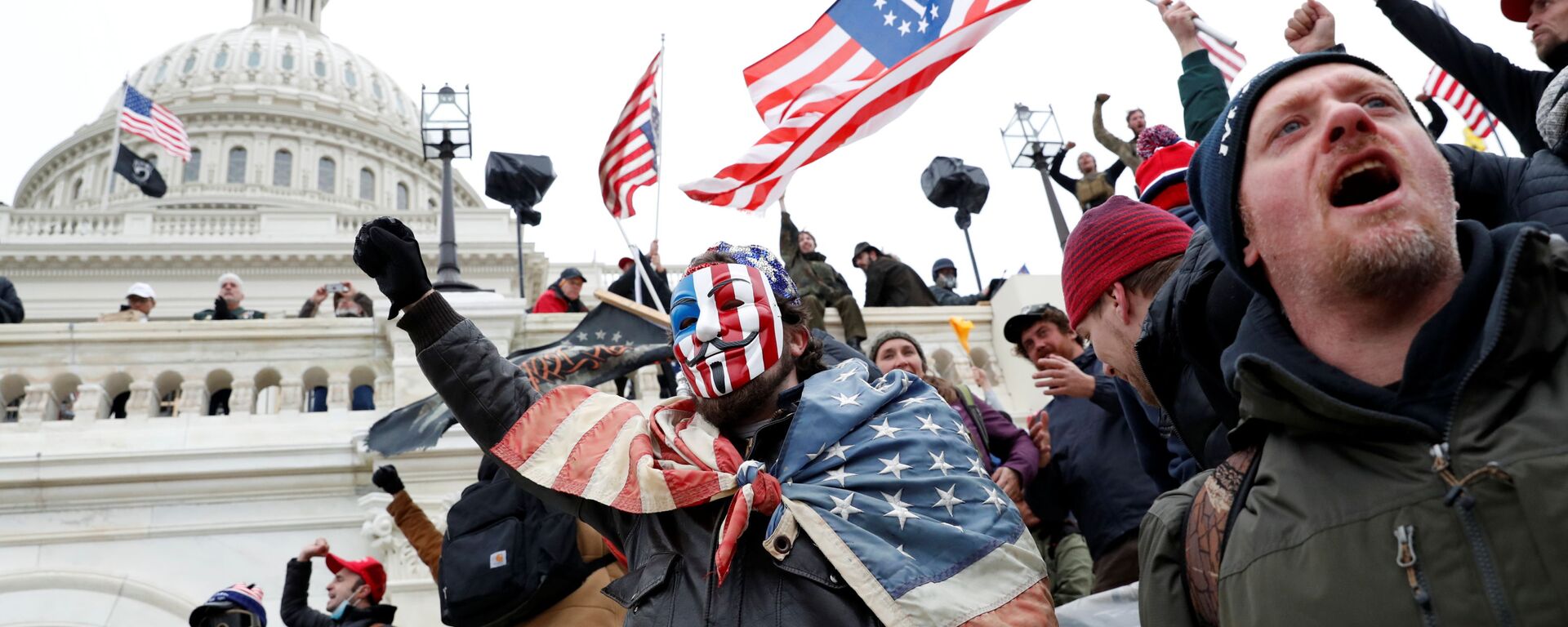 Protesters clash with Capitol police during a rally to contest the certification of the 2020 U.S. presidential election results by the U.S. Congress, at the U.S. Capitol Building in Washington, U.S, January 6, 2021. - اسپوتنیک افغانستان  , 1920, 13.01.2021
