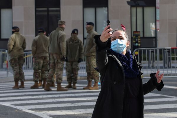 نظامیان گارد ملی آمریکا در واشنگتن.
 - اسپوتنیک افغانستان  