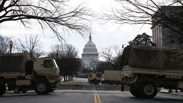 نظامیان گارد ملی  آمریکا در واشنگتن.
 - اسپوتنیک افغانستان  