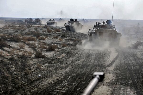 تانک‌ها در تمرینات نظامی ایران. - اسپوتنیک افغانستان  