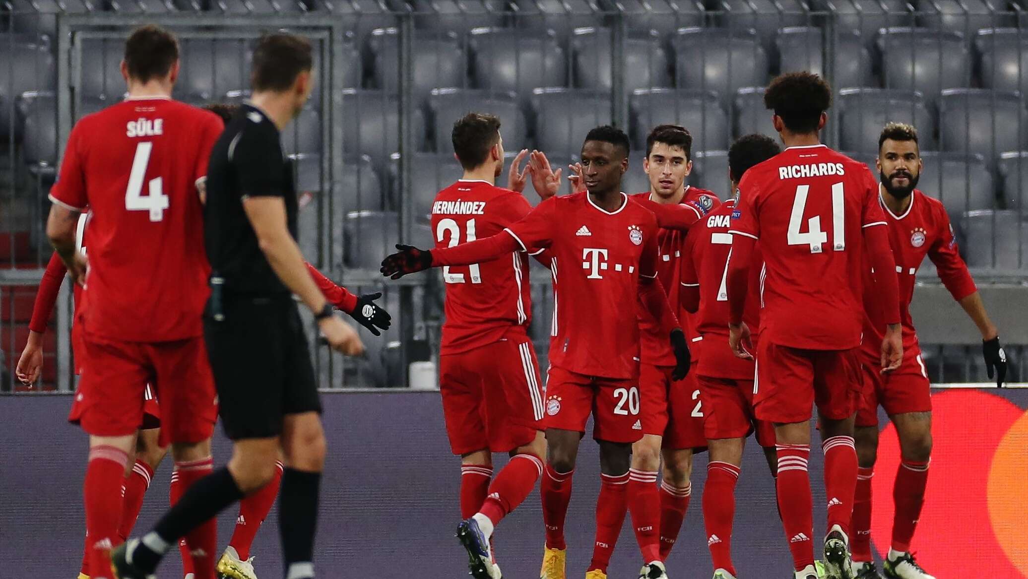 واقعیت عجیب پیروزی بایرن برابر فرایبورگ؛ 12 بازیکن در زمین + ...