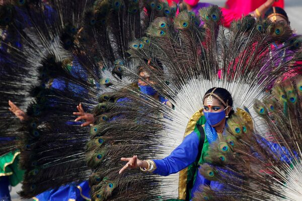 رقصندگان با لباس ملی در حین تمرین لباس رژه روز جمهوری در دهلی نو، هند. - اسپوتنیک افغانستان  