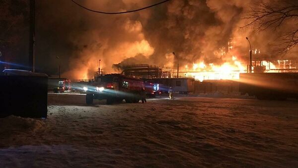 Пожар на предприятии Опытный завод Нефтехим в Уфе - اسپوتنیک افغانستان  