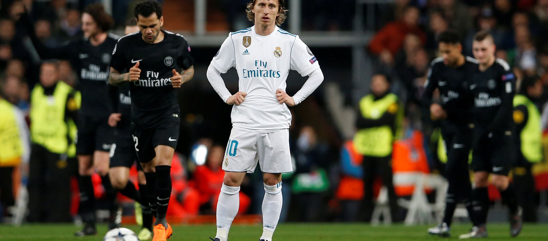 Luka Modric looks dejected as Paris St Germain players celebrate a goal but he could face jail in his native Croatia - اسپوتنیک افغانستان  , 1920, 03.07.2021