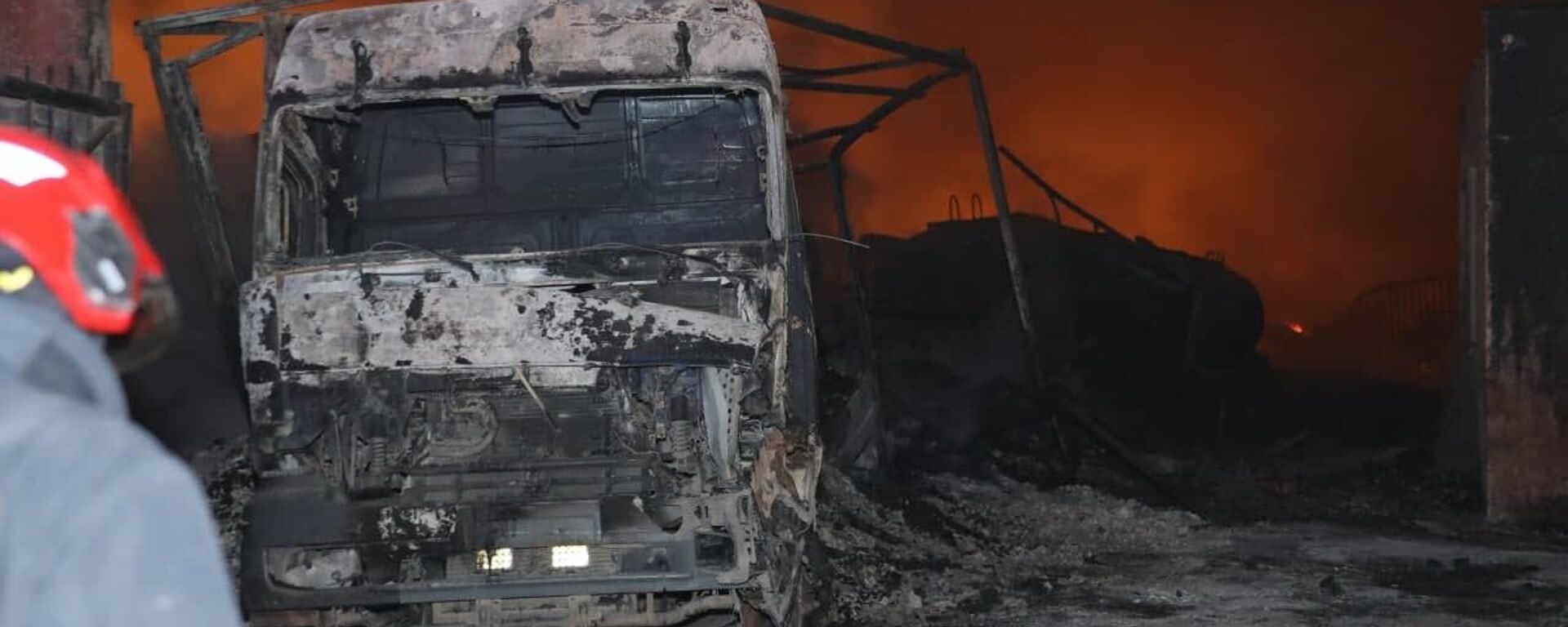 آتش‌سوزی گسترده در گمرک اسلام قلعه؛ حدود 50 میلیون دالر خسارت و 17 زخمی - اسپوتنیک افغانستان  , 1920, 14.02.2021