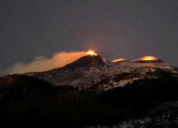 فوران کوه آتشفشان اتنا - اسپوتنیک افغانستان  