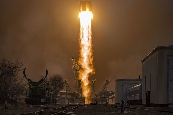 موشک حامل سایوز 2.1a به همراه سفینه باربری پروگرس MS-16 از پایگاه فضایی بایکونور قزاقستان به مقصد ایستگاه فضایی بین‌المللی پرتاب می‌شود. - اسپوتنیک افغانستان  