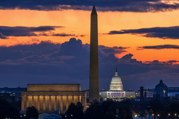 بنای یادبود لینکلن و کاخ کنگره آمریکا در هنگام طلوع خورشید در واشنگتن - اسپوتنیک افغانستان  