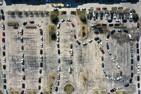نمای هوایی از صف موترها در تکزاس. - اسپوتنیک افغانستان  