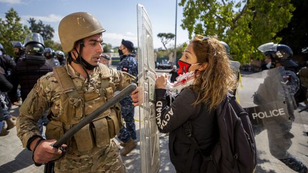 Стычка между силами правопорядка и протестующими в Бейруте, Ливан - اسپوتنیک افغانستان  