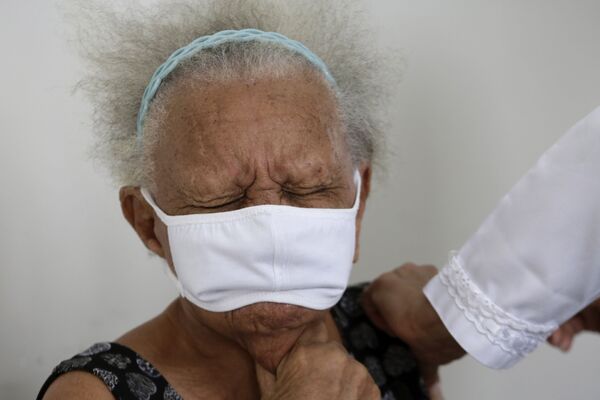 جاستین باتیستا پیرمرد 90 ساله برازیلی در حال دریافت واکسین ضد کرونا 90 Sinovac- ساخت چین
 - اسپوتنیک افغانستان  