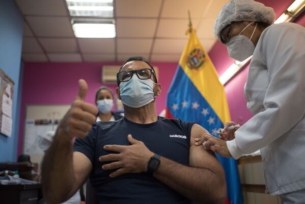 ترزیق واکسین ضد کرونا اسپوتنیک وی، در شفاخانه کاراکاس، ونزوئلا
 - اسپوتنیک افغانستان  
