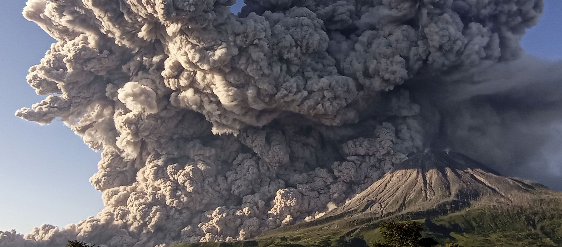 فوران آتشفشان سینابونگ اندونزی
 - اسپوتنیک افغانستان  , 1920, 03.03.2021
