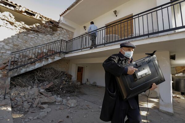 پیامدهای زلزله در شهر لاریسا واقع در مرکز یونان. - اسپوتنیک افغانستان  