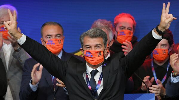 Spanish lawyer Joan Laporta celebrates his victory at the auditorium of the Camp Nou complex after winning the election for the FC Barcelona presidency on March 7, 2021 in Barcelona. - اسپوتنیک افغانستان  