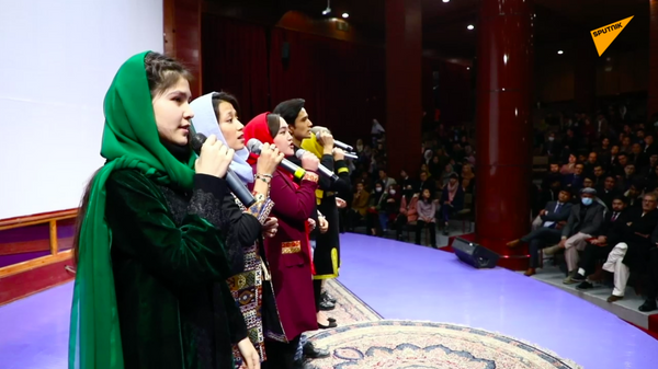 ممنوعیت ترانه‌خوانی دختران؛ وزارت معارف از موقف‌اش عقب‌نشینی کرد - اسپوتنیک افغانستان  