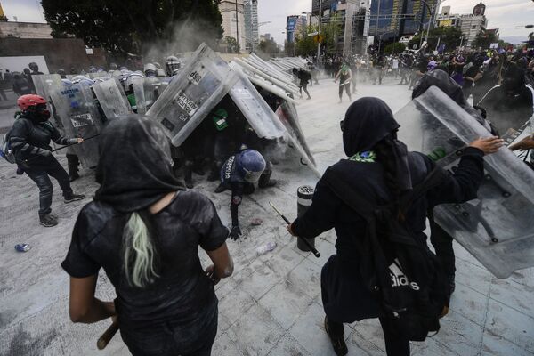 اعتراضات در مکسیکو. - اسپوتنیک افغانستان  