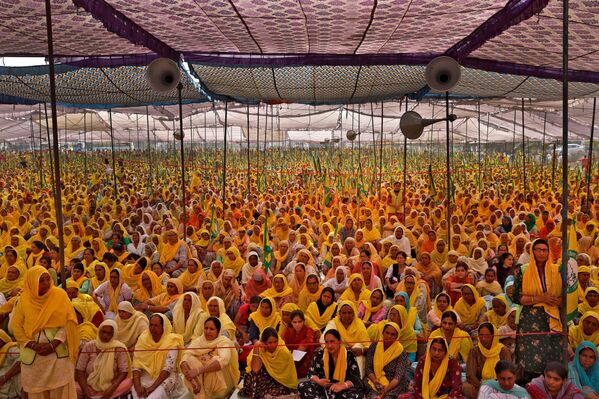 اعتراض کشاورزان زن در هند در روز زن. - اسپوتنیک افغانستان  