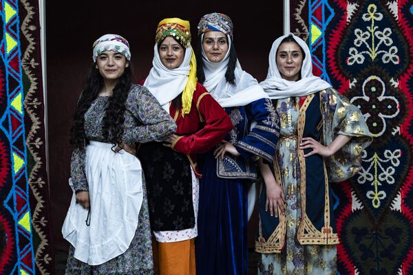 زنان کرد سوری با لباس سنتی در جشن سالانه روز لباس کردی. - اسپوتنیک افغانستان  