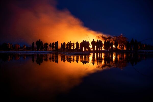 آتش زدن یک شی هنری در پارک  نیکولا-لنیوتس در منطقه کالوگا - اسپوتنیک افغانستان  