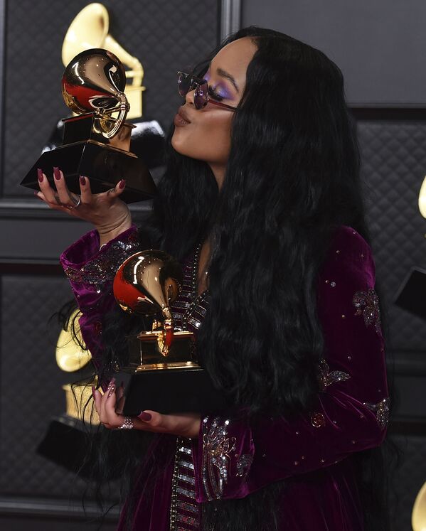 خواننده میکی گایتون در مراسم جایزه  گرمی در لس آنجلس
 - اسپوتنیک افغانستان  