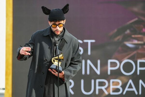 Bad Bunny خواننده پورتوریکویی در مراسم اهدای جوایز گرمی لس آنجلس - اسپوتنیک افغانستان  
