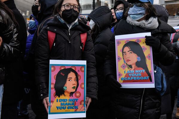 اعتراضات مدنی در پارک یونیون اسکوئر در نیویورک به یاد هشت قربانی حمله در سه استراحتگاه آتلانتا، که در میان آنان شش آسیایی شهروند امریکا بودند. - اسپوتنیک افغانستان  