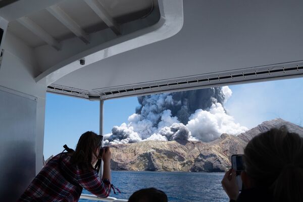   فوران آتشفشان نیوزلند - اسپوتنیک افغانستان  
