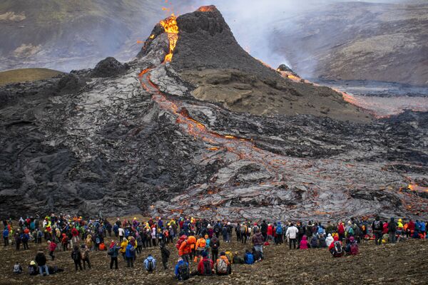 تماشای آتشفشان در آیسلند. - اسپوتنیک افغانستان  