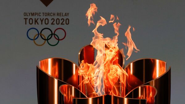 Олимпийский огонь во время эстафеты Олимпийского огня в Токио-2020 в префектуре Фукусима, Япония - اسپوتنیک افغانستان  